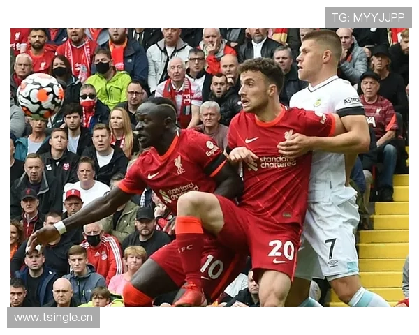 孔帕尼与范戴克在防线组织上出现分散与集中趋势