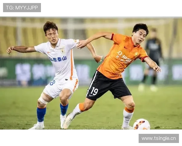 孙准浩刚在场上撕开防线，下一秒拎着菜篮子回家，这反差也太带感了