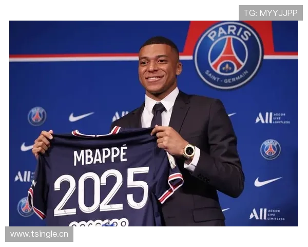 姆巴佩又买了辆千万豪车，球场上的小王子变街头土豪了？